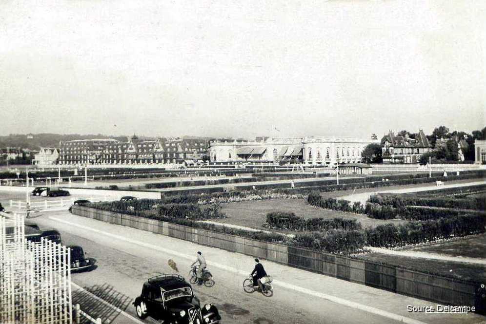 14 Deauville Plage fleurie.jpg